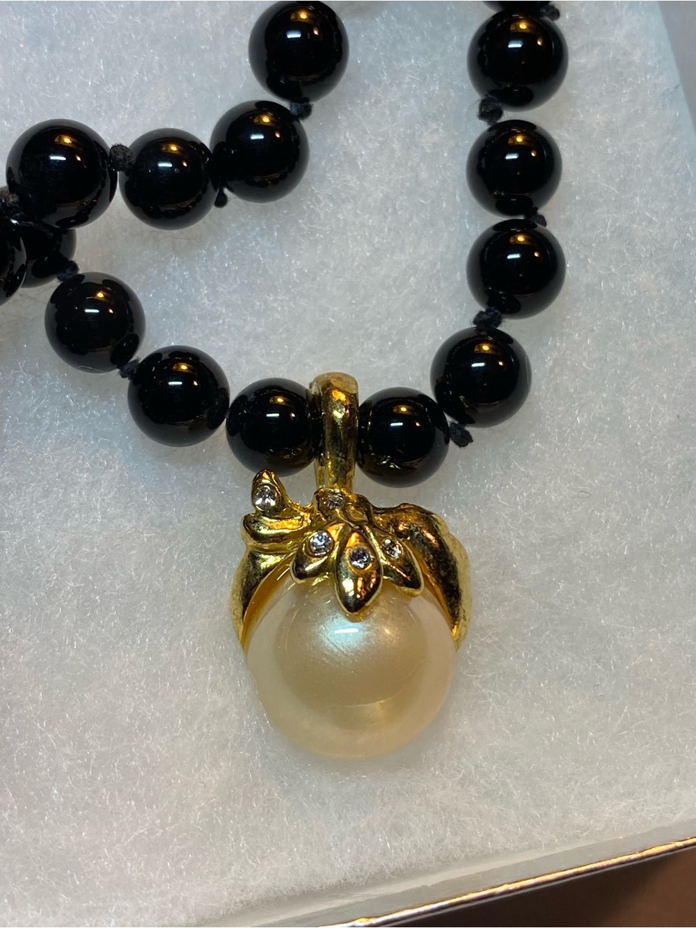 Vintage Mobe Pearl Pendant Black Onyx Brass Clasp Strand Necklace